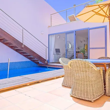 Minea Ii 코스타카르마