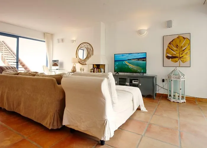 Minea Ii 코스타카르마