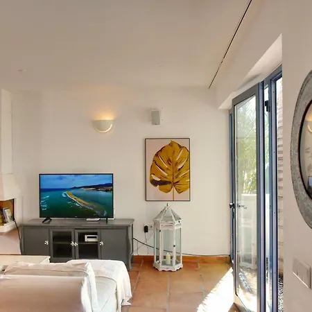 Minea Ii * Κόστα Κάλμα